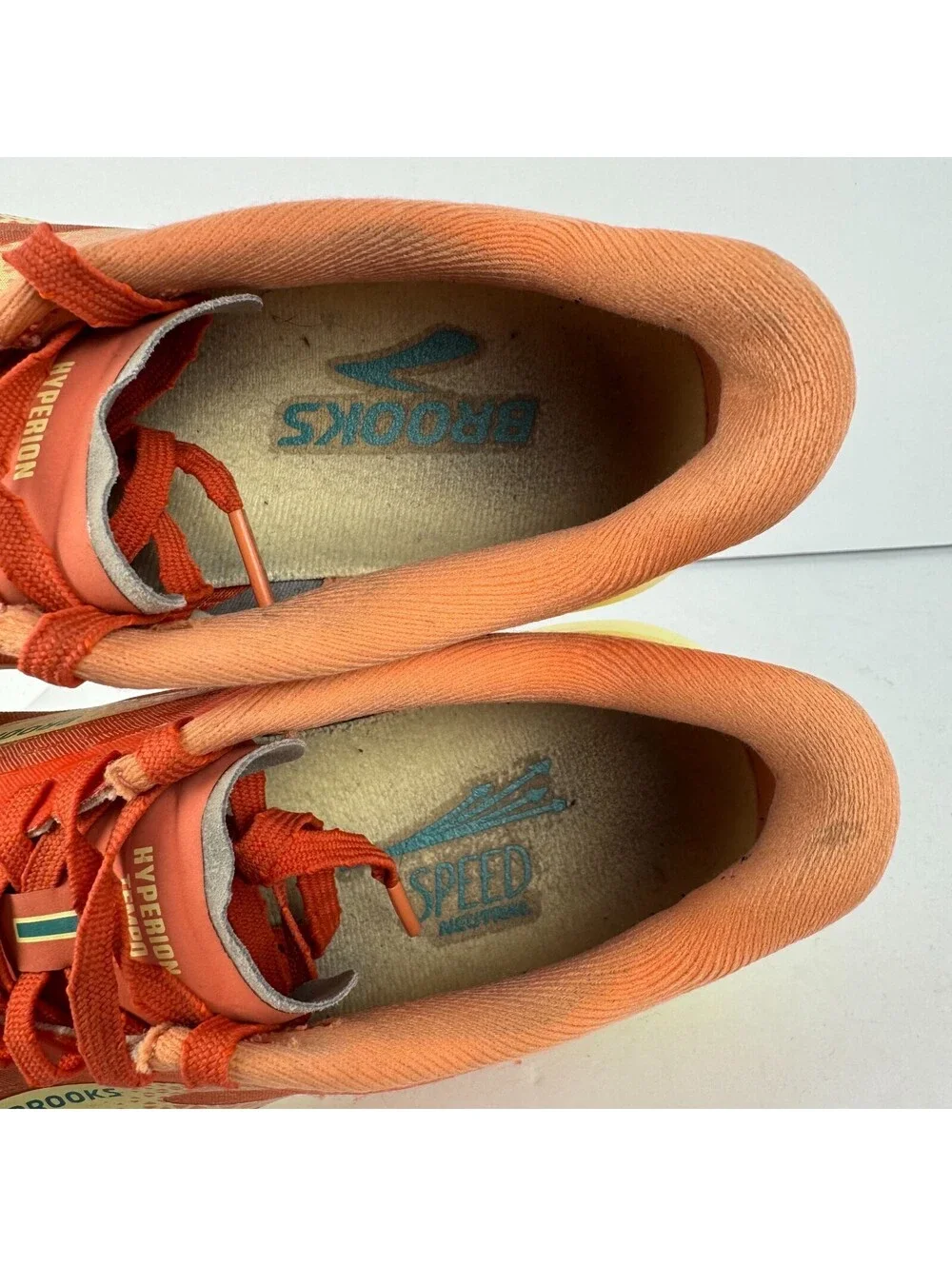 Brooks Hyperion Tempo Womens Size 8.5 B Coral Cream Running Shoes 1203281B786